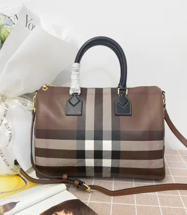 Good quality  Detachable adjustable shoulder strap Burberry bag #999925101